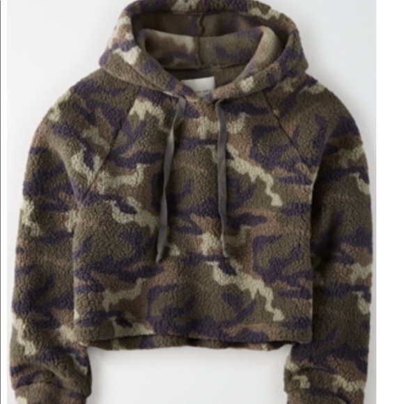 American Eagle Outfitters Jackets & Blazers - American Eagle Fuzzy Sherpa Camo Crop Hoodie